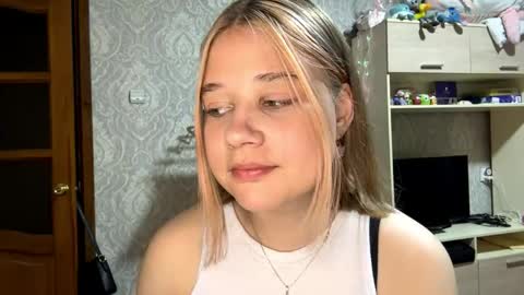 Julia online show from May 6, 2:43 pm