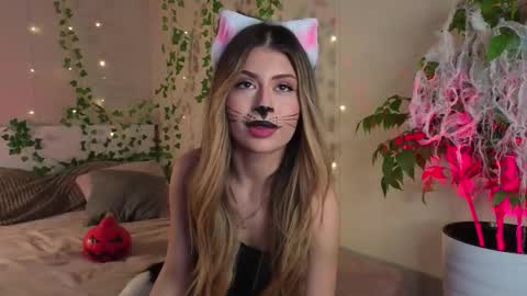 Moni Monica online show from October 31, 9:02 am