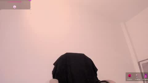 holly_16 online show from April 12, 7:38 pm