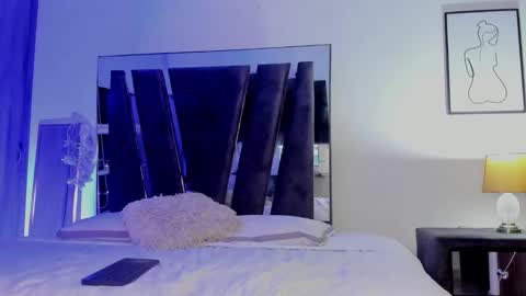 Snapshot of holly_29_m chatting on October 22, 3:44 am Mara online show from October 22, 3:44 am
