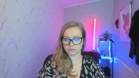 Holly online show from October 29, 8:33 pm