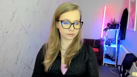 Holly online show from January 18, 7:54 pm