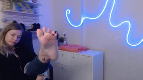 Holly online show from February 5, 3:02 am