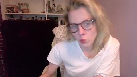 holly_bourbon online show from March 22, 12:38 am