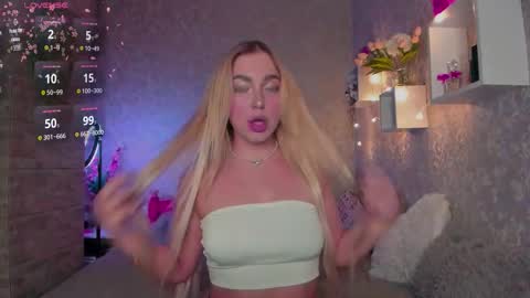 holly_molly8 online show from November 25, 8:42 pm