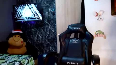 holly_thomsonx69 online show from December 10, 6:28 pm