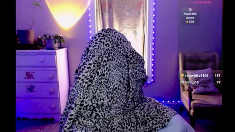 Holly online show from December 3, 11:02 pm