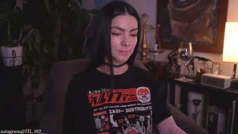 Holly Linder online show from February 28, 2:33 am