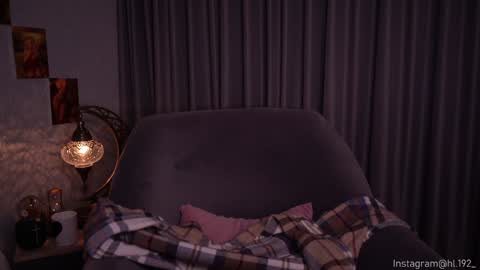 Holly Linder online show from December 5, 3:15 am