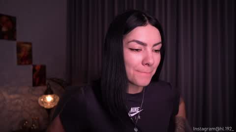 Holly Linder online show from December 18, 1:15 am