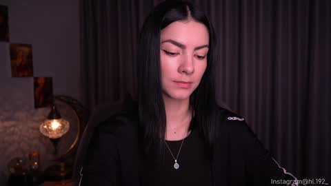 Holly Linder online show from December 4, 1:36 am