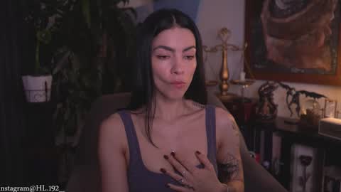 Holly Linder online show from March 4, 2:18 am