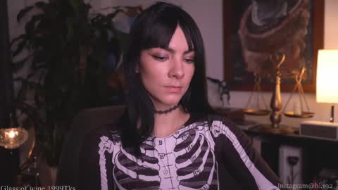 Holly Linder online show from March 1, 2:15 am