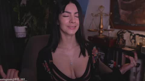 Holly Linder online show from March 1, 2:33 am