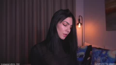 Holly Linder online show from April 18, 2:36 am