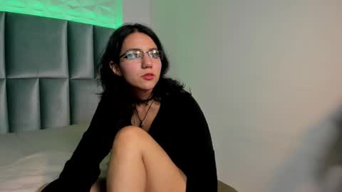 hollypeach_ online show from November 13, 8:19 pm