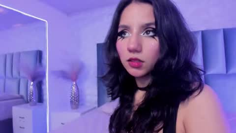 hollypeach_ online show from February 24, 8:07 pm