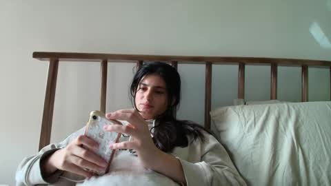 hollyshit_ online show from October 11, 7:27 pm