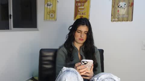 hollyshit_ online show from March 1, 1:22 am