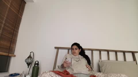 hollyshit_ online show from October 12, 11:40 pm