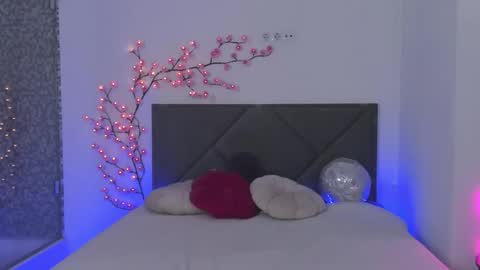 HollyTaillor online show from April 14, 12:16 pm