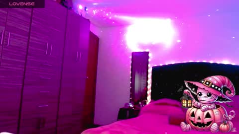 Snapshot of holy_juli2 chatting on October 23, 4:51 am Juli online show from October 23, 4:51 am