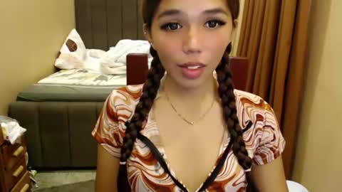 MOLLY online show from June 24, 6:12 am