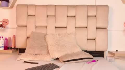 Ariana Mora online show from June 19, 1:14 pm
