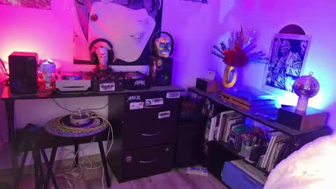  online show from May 11, 11:46 pm