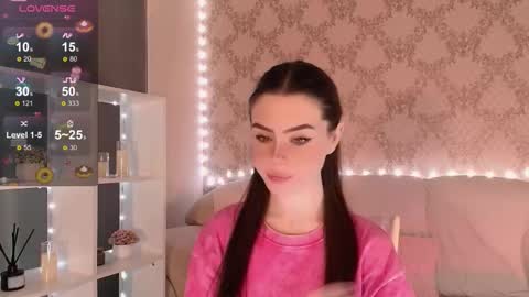 Mia online show from November 30, 3:43 am