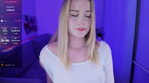 Snapshot of honey_blondee chatting on October 23, 8:59 pm Tammy online show from October 23, 8:59 pm