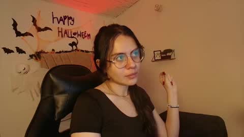 Snapshot of honey_buu chatting on October 23, 3:18 pm online show from October 23, 3:18 pm