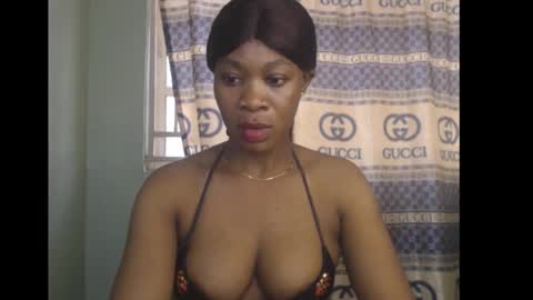Snapshot of honey_dollxx chatting on October 23, 9:04 am Flora online show from October 23, 9:04 am