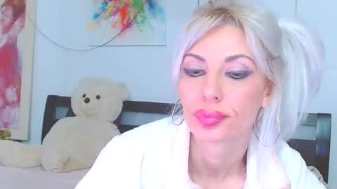 honey_lara online show from February 22, 1:39 am