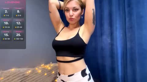Snapshot of honey_light chatting on October 16, 5:54 am Nikki  online show from October 16, 5:54 am