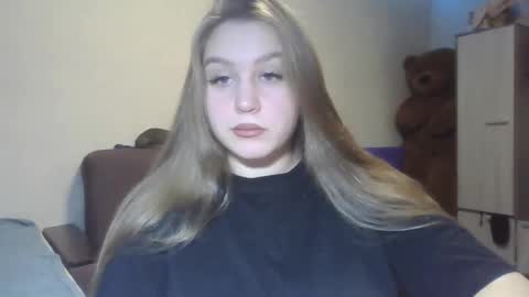 Snapshot of honey_lolaaa chatting on October 23, 2:45 pm honey_lolaaa online show from October 23, 2:45 pm