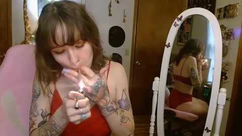 Honey Bee online show from January 9, 3:44 pm