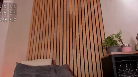 Sofia independent model online show from March 15, 1:24 pm