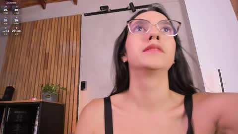 Sofia independent model online show from May 28, 10:46 am