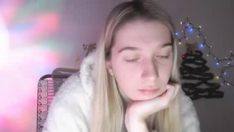 honeyveil online show from January 14, 2:00 pm