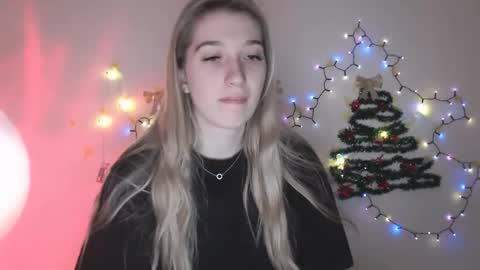 honeyveil online show from December 22, 10:40 am