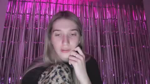 honeyveil online show from February 12, 5:47 pm