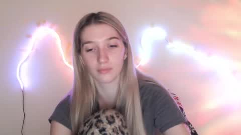honeyveil online show from May 30, 1:31 pm