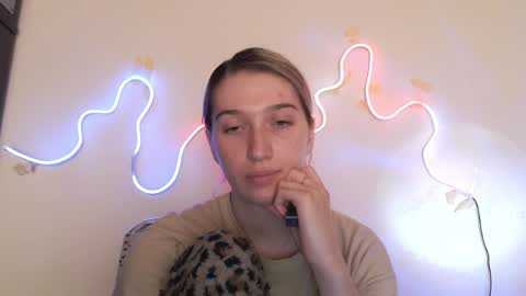 honeyveil online show from March 28, 12:26 pm