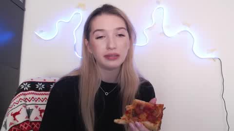 honeyveil online show from March 13, 1:01 pm