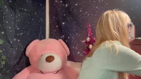 Emi Rose online show from December 14, 3:50 am