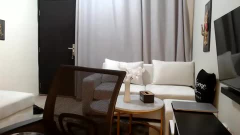 horny_princcess online show from April 3, 1:42 pm