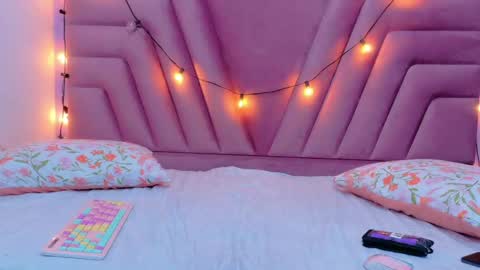 Khloe  online show from November 14, 1:22 pm