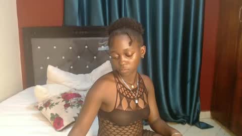 Snapshot of hornybella4 chatting on December 12, 11:36 pm Bella online show from December 12, 11:36 pm