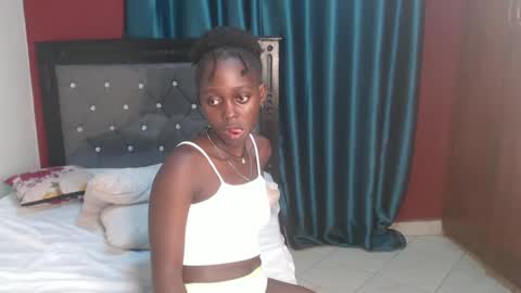 Snapshot of hornybella4 chatting on December 14, 10:28 pm Bella online show from December 14, 10:28 pm